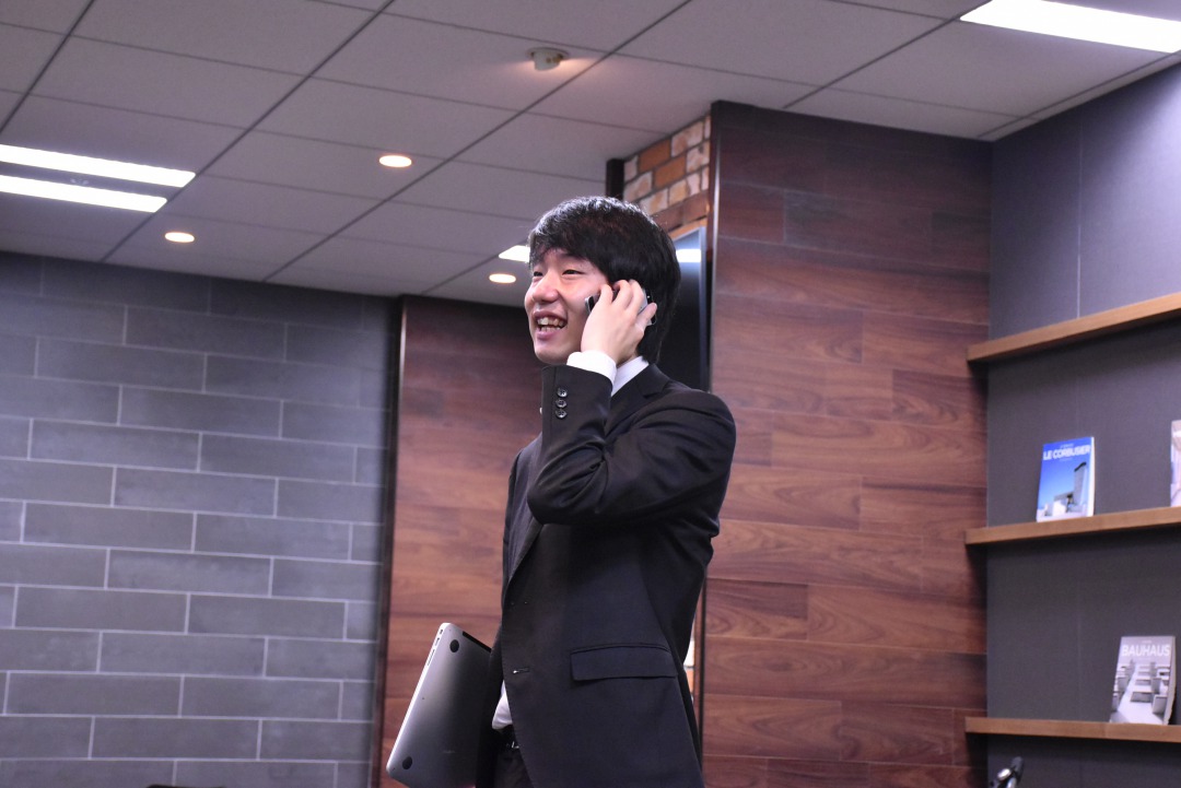 社員紹介写真２